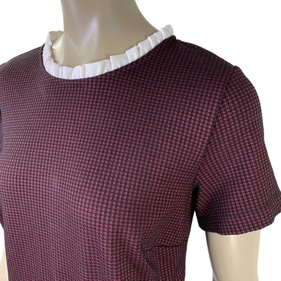 LOFT Houndstooth Tunic Shift Knit Dress Short sleeve Ruffle Neck Burgundy Size 6 - Picture 6 of 14